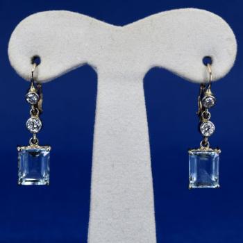 Gold earrings with aquamarines Gold earrings with aquamarines